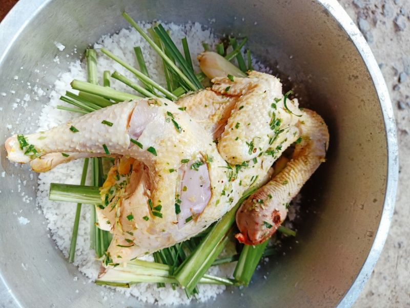 Hướng dẫn làm món gà hấp xả thơm ngon tại nhà